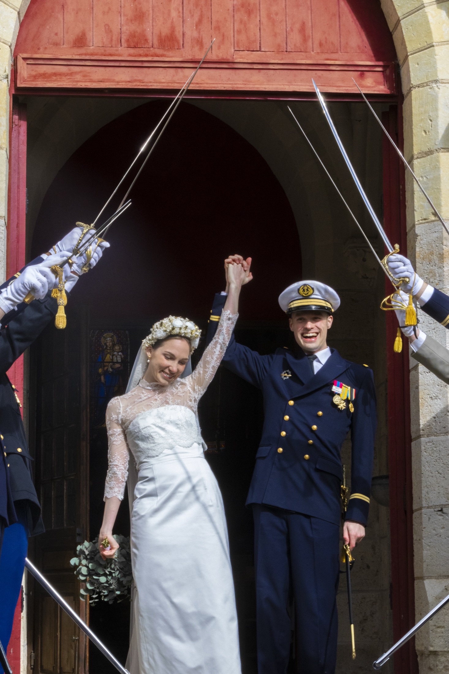 Sortie d'église sous la haie d'honneur des sabres